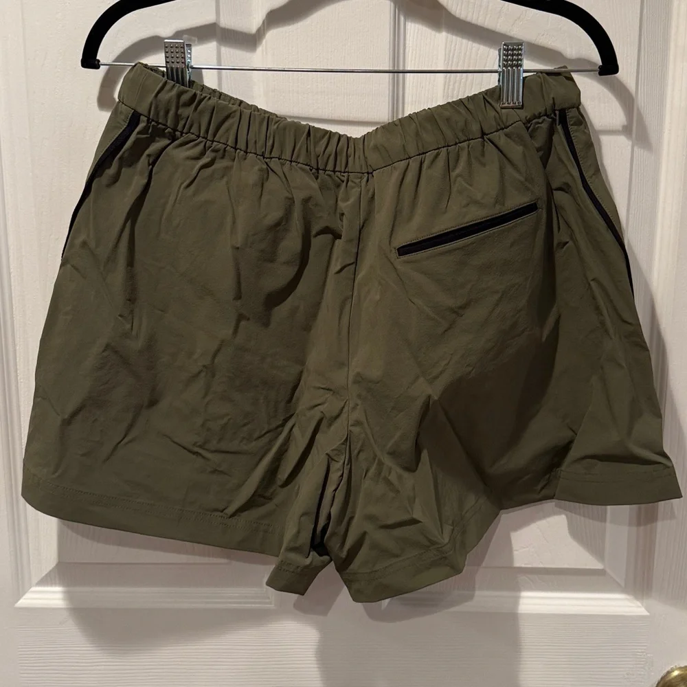 EVERLANE Women’s The Anywhere Barrel Short in Green NWT - Picture 4 of 4